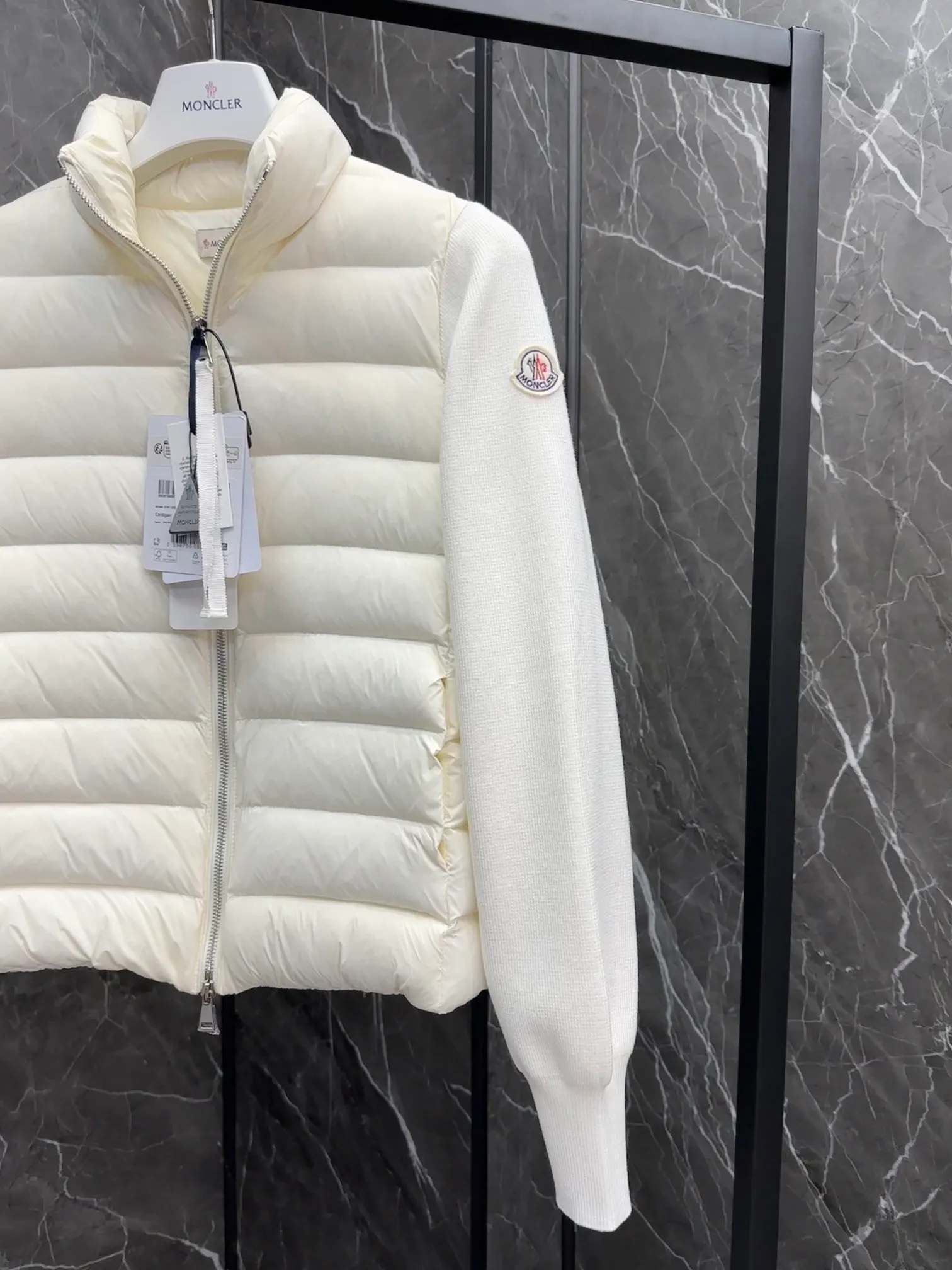 Moncler｜ ｜ ：White、Black、 Size：S、M、L、 !!! 。 ， ， !!! ， ， ！ ， ， ！ ， !!! ， 。 ， ， ， !